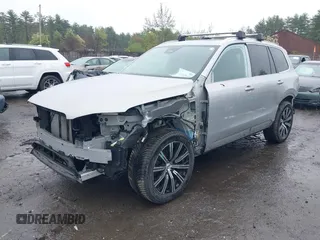 2023 Volvo XC90 Plus z VIN YV4062PN7P1954726, wystawiony jako IAAI lot #42049981 z przebiegiem 31 606 mil mil oraz . Historia ofert i sprzedaży dostępna na DreamBid. Obrazek 2.