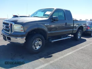 2006 Ford F-250 XL z VIN 1FTSX21516EC97026, wystawiony jako IAAI lot #41991940 z przebiegiem 169 841 mil mil oraz . Historia ofert i sprzedaży dostępna na DreamBid. Obrazek 17.