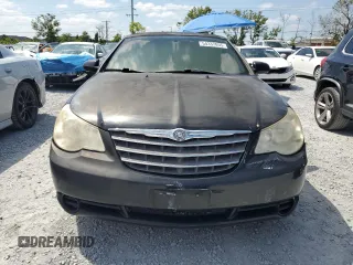 2010 Chrysler Sebring Touring z VIN 1C3BC5ED9AN153512, wystawiony jako Copart lot #54337055 z przebiegiem 134 560 mil mil oraz Szkody całkowita. Historia ofert i sprzedaży dostępna na DreamBid. Obrazek 5.