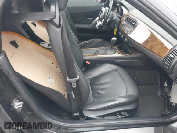 2008 BMW Z4 3.0i z VIN 4USBU33518LW76029, wystawiony jako IAAI lot #40755962 z przebiegiem 112 963 mil mil oraz . Historia ofert i sprzedaży dostępna na DreamBid. Obrazek 8.