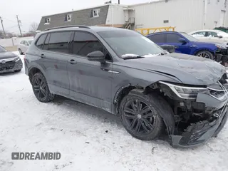 2022 Volkswagen Tiguan SE R-Line Black с VIN 3VVCB7AX9NM024296, выставлен на аукционе IAAI как лот 41592795 с пробегом 45 308 миль миль и . История ставок и продаж доступна на DreamBid. Изображение 1.