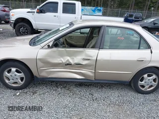 2001 Honda Accord LX z VIN JHMCG56471C028960, wystawiony jako IAAI lot #42223734 z przebiegiem 387 033 mil mil oraz . Historia ofert i sprzedaży dostępna na DreamBid. Obrazek 6.