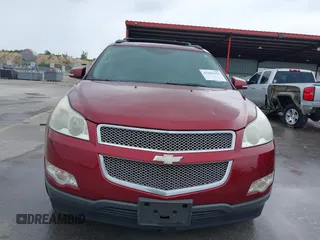 2011 Chevrolet Traverse LTZ z VIN 1GNKRLED6BJ142238, wystawiony jako IAAI lot #42183153 z przebiegiem 149 483 mil mil oraz . Historia ofert i sprzedaży dostępna na DreamBid. Obrazek 12.