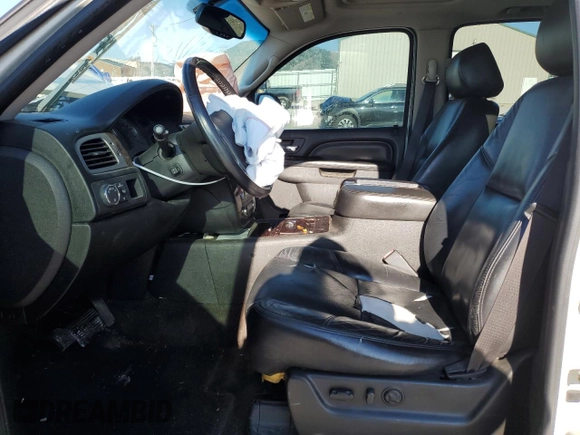 2011 GMC Yukon XL Denali with VIN 1GKS1MEF3BR175081, listed as a Copart auction lot 81245104 with 0 mi miles and Salvage Title. Bid and sale history available at carsss.com. Image 7.