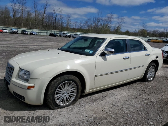 2010 Chrysler 300 Touring z VIN 2C3CA5CV1AH241629, wystawiony jako Copart lot #54841465 z przebiegiem 57 238 mil mil oraz Szkoda całkowita • Salvage title. Historia ofert i sprzedaży dostępna na DreamBid. Obrazek 1.