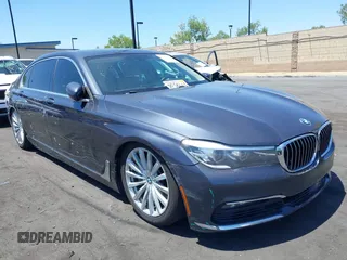 2016 BMW 7 Series 740i z VIN WBA7E2C51GG546677, wystawiony jako IAAI lot #42266694 z przebiegiem 106 550 mil mil oraz . Historia ofert i sprzedaży dostępna na DreamBid. Obrazek 1.