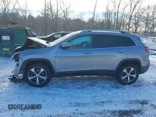 2019 Jeep Cherokee High Altitude z VIN 1C4PJMDX3KD342810, wystawiony jako IAAI lot #41382511 z przebiegiem 66 623 mil mil oraz . Historia ofert i sprzedaży dostępna na DreamBid. Obrazek 14.