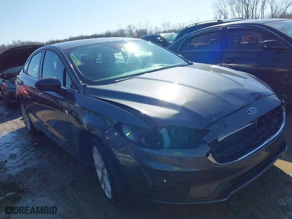 2020 Ford Fusion SE with VIN 3FA6P0HDXLR258226, listed as a IAAI auction lot 41748400 with 81,937 mi miles. Bid and sale history available at carsss.com. Image 1.