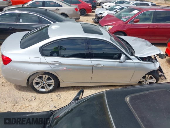 2016 BMW 3 Series 328i xDrive z VIN WBA8E3G55GNU04266, wystawiony jako IAAI lot #42236619 z przebiegiem Nie podano mil oraz . Historia ofert i sprzedaży dostępna na DreamBid. Obrazek 13.