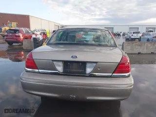 2005 Ford Crown Victoria LX with VIN 2FAFP74W55X130190, listed as a IAAI auction lot 41138306 with 122,738 mi miles. Bid and sale history available at carsss.com. Image 15.