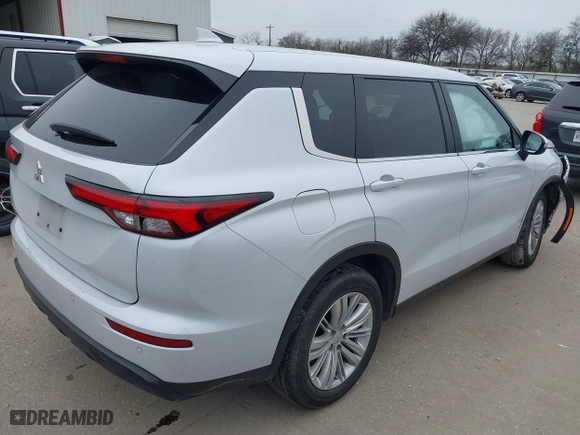 2024 Mitsubishi Outlander ES with VIN JA4J3UA86RZ007013, listed as a IAAI auction lot 41643993 with 106,572 mi miles. Bid and sale history available at carsss.com. Image 4.