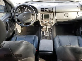 2003 Mercedes-Benz M 350 z VIN 4JGAB57E83A432777, wystawiony jako Copart lot #45981795 z przebiegiem 155 900 mil mil oraz Szkoda całkowita • Salvage title. Historia ofert i sprzedaży dostępna na DreamBid. Obrazek 8.