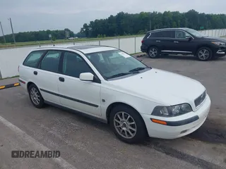 2002 Volvo V40 с VIN YV1VW29572F854251, выставлен на аукционе IAAI как лот 42502211 с пробегом 225 802 миль миль и . История ставок и продаж доступна на DreamBid. Изображение 1.