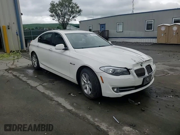 2013 BMW 5 Series 528i xDrive z VIN WBAXH5C51DD106531, wystawiony jako Copart lot #57631545 z przebiegiem 133 926 mil mil oraz Szkoda całkowita • Salvage title. Historia ofert i sprzedaży dostępna na DreamBid. Obrazek 13.