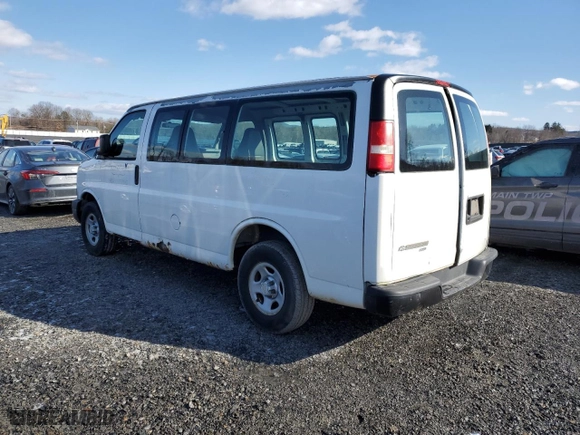 2007 Chevrolet Express Cargo Van with VIN 1GCFG15X871134955, listed as a Copart auction lot 44041315 with 54,327 mi miles and Clean Title. Bid and sale history available at carsss.com. Image 2.