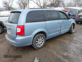 2013 Chrysler Town & Country Touring z VIN 2C4RC1BG7DR808372, wystawiony jako IAAI lot #41752640 z przebiegiem 91 112 mil mil oraz . Historia ofert i sprzedaży dostępna na DreamBid. Obrazek 4.