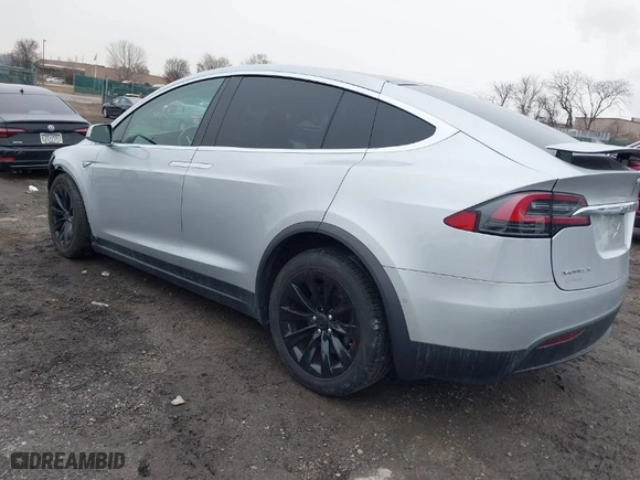 2016 Tesla Model X 70D with VIN 5YJXCAE25GF019550, listed as a IAAI auction lot 41555096 with 47,500 mi miles. Bid and sale history available at carsss.com. Image 3.