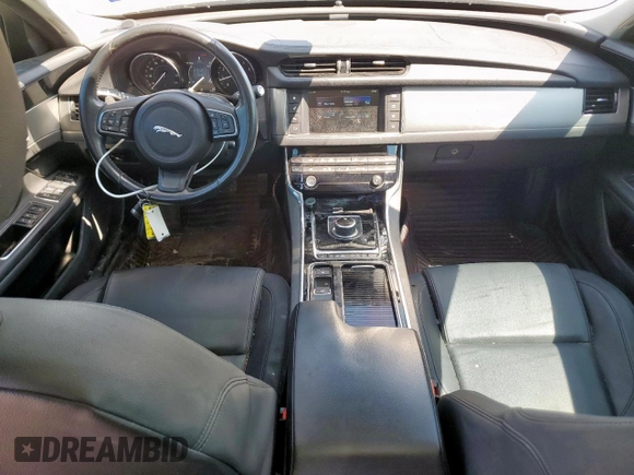 2017 Jaguar XF 35t Premium z VIN SAJBD4BVXHCY30235, wystawiony jako Copart lot #59047575 z przebiegiem 72 178 mil mil oraz Czysty tytuł • Clean title. Historia ofert i sprzedaży dostępna na DreamBid. Obrazek 8.