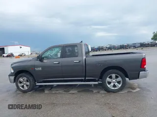 2015 Ram 1500 Outdoorsman z VIN 1C6RR7GM7FS720009, wystawiony jako IAAI lot #42551644 z przebiegiem 67 261 mil mil oraz . Historia ofert i sprzedaży dostępna na DreamBid. Obrazek 14.