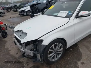 2018 Mercedes-Benz C 300 z VIN WDDWF4JB3JR389395, wystawiony jako IAAI lot #41190433 z przebiegiem 69 751 mil mil oraz . Historia ofert i sprzedaży dostępna na DreamBid. Obrazek 6.
