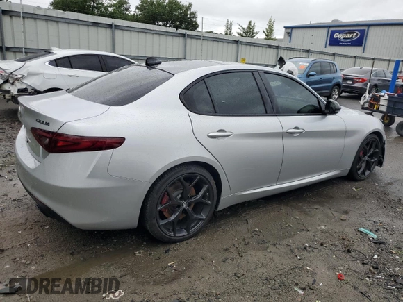 2020 Alfa Romeo Giulia Ti Sport z VIN ZARFAMBN9L7635579, wystawiony jako Copart lot #56565595 z przebiegiem 33 039 mil mil oraz Szkoda całkowita • Salvage title. Historia ofert i sprzedaży dostępna na DreamBid. Obrazek 3.