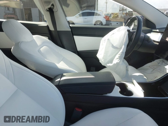 2020 Tesla Model 3 Standard Range Plus z VIN 5YJ3E1EA9LF599332, wystawiony jako IAAI lot #41563213 z przebiegiem Nie podano mil oraz . Historia ofert i sprzedaży dostępna na DreamBid. Obrazek 5.