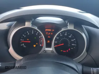2016 Nissan Juke SL z VIN JN8AF5MV6GT656948, wystawiony jako Copart lot #88307055 z przebiegiem 121 618 mil mil oraz Szkoda całkowita • Salvage title. Historia ofert i sprzedaży dostępna na DreamBid. Obrazek 9.