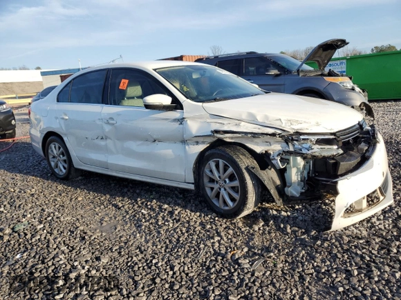 2013 Volkswagen Jetta SE with VIN 3VWDX7AJ8DM210472, listed as a Copart auction lot 44697165 with 132,736 mi miles and Salvage title. Bid and sale history available at DreamBid. Image 4.