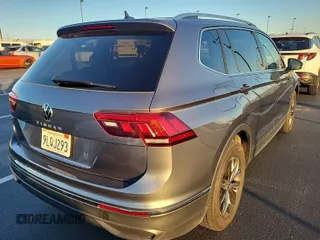 2024 Volkswagen Tiguan SE z VIN 3VV3B7AX0RM107010, wystawiony jako IAAI lot #42845198 z przebiegiem 22 903 mil mil oraz . Historia ofert i sprzedaży dostępna na DreamBid. Obrazek 24.
