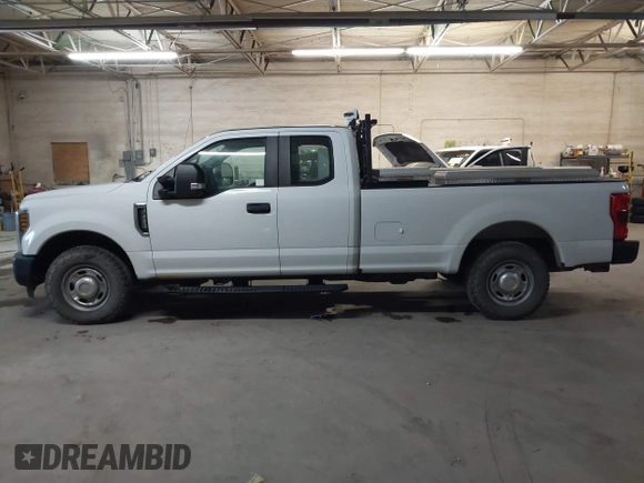 2018 Ford F-250 XL с VIN 1FT7X2A60JEC48083, выставлен на аукционе IAAI как лот 42175872 с пробегом 213 705 миль миль и . История ставок и продаж доступна на DreamBid. Изображение 14.