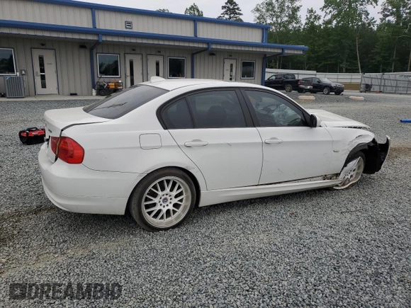2011 BMW 3 Series 328i xDrive z VIN WBAPK5C56BA656016, wystawiony jako Copart lot #56149765 z przebiegiem Nie podano mil oraz Szkoda całkowita • Salvage title. Historia ofert i sprzedaży dostępna na DreamBid. Obrazek 3.
