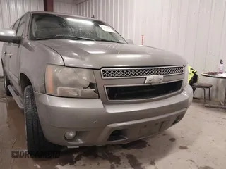 2007 Chevrolet Suburban LTZ with VIN 1GNFK16397J255558, listed as a IAAI auction lot 41804073 with 176,503 mi miles and . Bid and sale history available at DreamBid. Image 6.