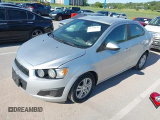 2012 Chevrolet Sonic LT z VIN 1G1JC5SB1C4226948, wystawiony jako IAAI lot #42330132 z przebiegiem 160 521 mil mil oraz . Historia ofert i sprzedaży dostępna na DreamBid. Obrazek 2.