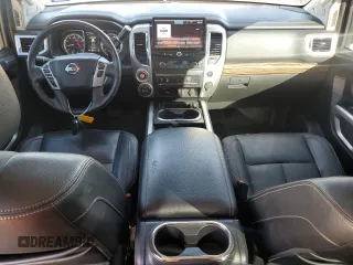 2017 Nissan Titan SL z VIN 1N6AA1E54HN554049, wystawiony jako Copart lot #81404094 z przebiegiem 97 811 mil mil oraz Czysty tytuł • Clean title. Historia ofert i sprzedaży dostępna na DreamBid. Obrazek 8.