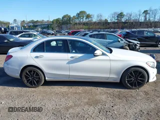 2018 Mercedes-Benz C 300 z VIN WDDWF4KB7JR351702, wystawiony jako IAAI lot #41979629 z przebiegiem 110 799 mil mil oraz . Historia ofert i sprzedaży dostępna na DreamBid. Obrazek 13.