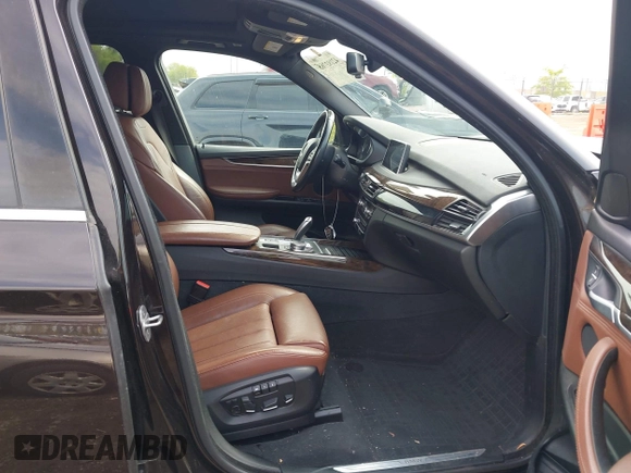 2017 BMW X5 xDrive35i z VIN 5UXKR0C56H0U49957, wystawiony jako IAAI lot #42183768 z przebiegiem 96 346 mil mil oraz . Historia ofert i sprzedaży dostępna na DreamBid. Obrazek 5.