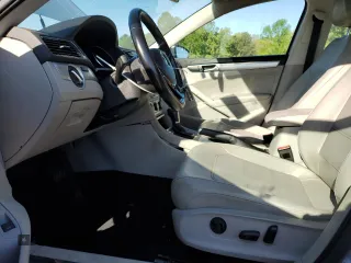 2019 Volkswagen Passat Wolfsburg Edition z VIN 1VWLA7A38KC009068, wystawiony jako Copart lot #52693525 z przebiegiem 168 451 mil mil oraz Szkoda całkowita • Salvage title. Historia ofert i sprzedaży dostępna na DreamBid. Obrazek 7.