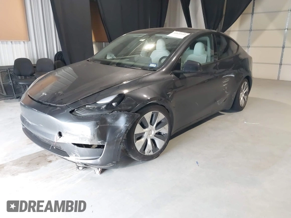 2024 Tesla Model Y Long Range z VIN 7SAYGDEEXRA226636, wystawiony jako IAAI lot #41622144 z przebiegiem 8 908 mil mil oraz . Historia ofert i sprzedaży dostępna na DreamBid. Obrazek 21.