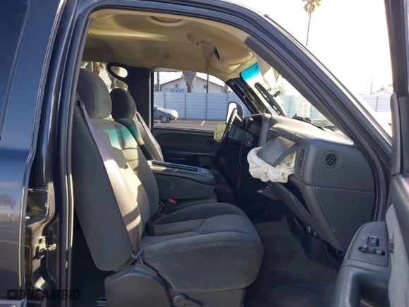 2003 Chevrolet Silverado 2500HD LS with VIN 1GCHK23193F225757, listed as a IAAI auction lot 41523124 with 281,755 mi miles. Bid and sale history available at carsss.com. Image 5.