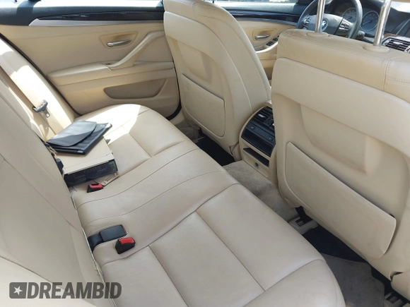 2014 BMW 5 Series 528i xDrive z VIN WBA5A7C55ED619855, wystawiony jako IAAI lot #42398223 z przebiegiem Nie podano mil oraz . Historia ofert i sprzedaży dostępna na DreamBid. Obrazek 8.