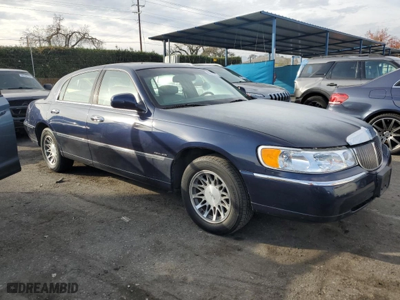 2002 Lincoln Town Car Sig. with VIN 1LNHM82W42Y667158, listed as a Copart auction lot 86111724 with 175,050 mi miles and Salvage Title. Bid and sale history available at carsss.com. Image 4.
