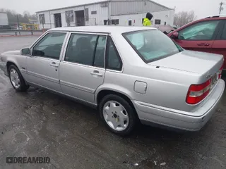 1998 Volvo S90 with VIN YV1KS9600W1129240, listed as a IAAI auction lot 41564419 with 131,225 mi miles. Bid and sale history available at carsss.com. Image 3.
