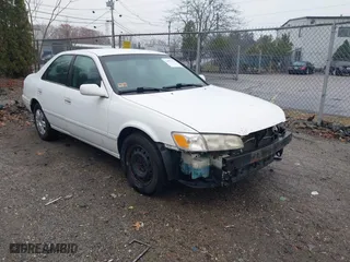 2000 Toyota Camry CE with VIN 4T1BG22K2YU976361, listed as a IAAI auction lot 38059387 with 153,541 mi miles. Bid and sale history available at carsss.com. Image 1.