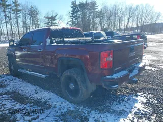 2015 GMC Sierra 2500HD Denali z VIN 1GT120E8XFF188285, wystawiony jako IAAI lot #41586993 z przebiegiem 141 691 mil mil oraz . Historia ofert i sprzedaży dostępna na DreamBid. Obrazek 3.