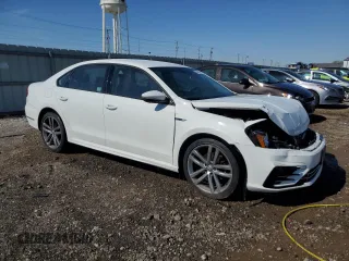 2018 Volkswagen Passat S z VIN 1VWAA7A32JC003739, wystawiony jako Copart lot #54166125 z przebiegiem 74 957 mil mil oraz Szkoda całkowita • Salvage title. Historia ofert i sprzedaży dostępna na DreamBid. Obrazek 4.