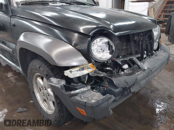2005 Jeep Liberty Sport with VIN 1J4GL48K75W508905, listed as a IAAI auction lot 41933919 with 203,514 mi miles. Bid and sale history available at carsss.com. Image 6.