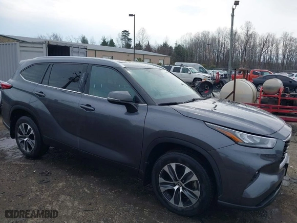 2020 Toyota Highlander XLE with VIN 5TDGZRBH1LS032856, listed as a IAAI auction lot 41675955 with 19,210 mi miles. Bid and sale history available at carsss.com. Image 1.