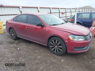 2015 Volkswagen Passat Limited Edition Edition z VIN 1VWAT7A37FC040495, wystawiony jako IAAI lot #42228267 z przebiegiem 203 105 mil mil oraz . Historia ofert i sprzedaży dostępna na DreamBid. Obrazek 1.