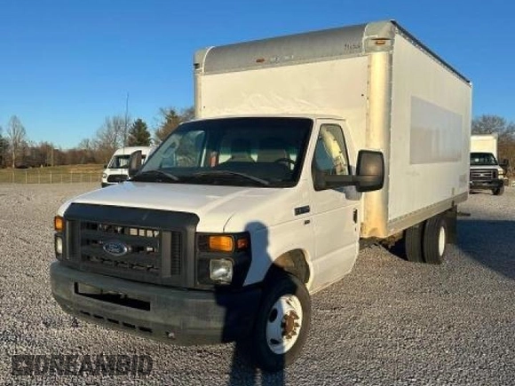 2017 Ford E-Series Commercial z VIN 1FDWE3F6XHDC49639, wystawiony jako Copart lot #41752735 z przebiegiem 119 743 mil mil oraz Tytuł czysty. Historia ofert i sprzedaży dostępna na DreamBid. Obrazek 2.