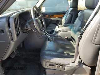 2002 Chevrolet Avalanche z VIN 3GNEC13TX2G136330, wystawiony jako Copart lot #50176365 z przebiegiem 274 177 mil mil oraz Szkody całkowita. Historia ofert i sprzedaży dostępna na DreamBid. Obrazek 7.